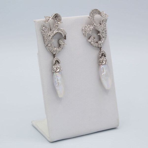 "Iridescent Luster" Vintage Pearl Earrings - Image 3