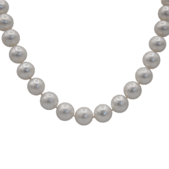 "Classic Beauty" Vintage Pearl Necklace