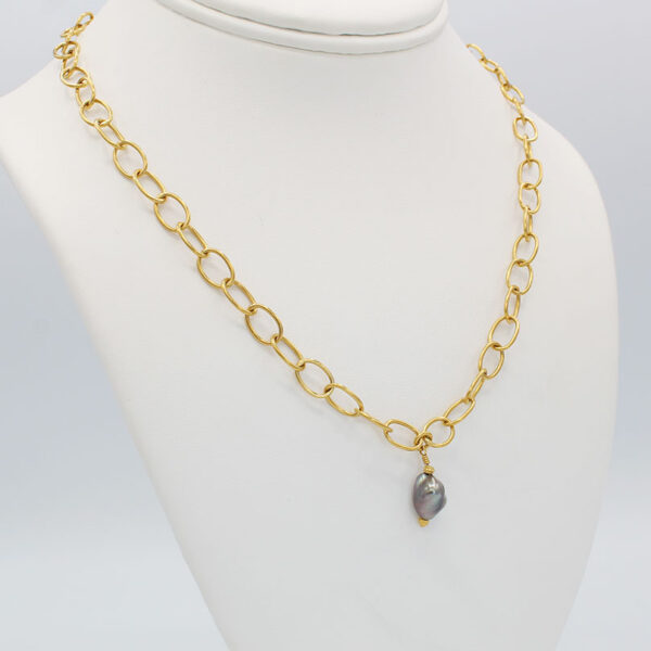 "Minimalistic" Vintage Pearl Necklace - Image 2