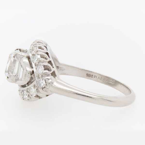 "A Piece of Art" Antique Diamond Ring - Image 3
