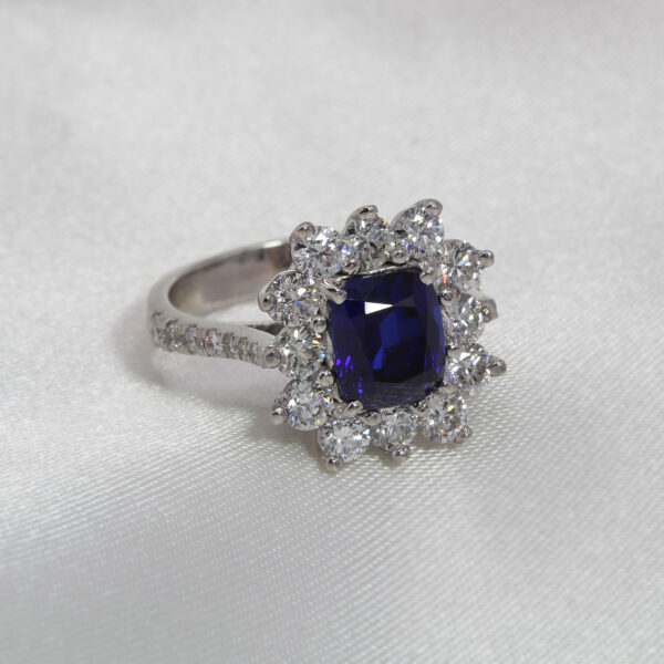 "Blue Majesty" Vintage Sapphire Ring - Image 3