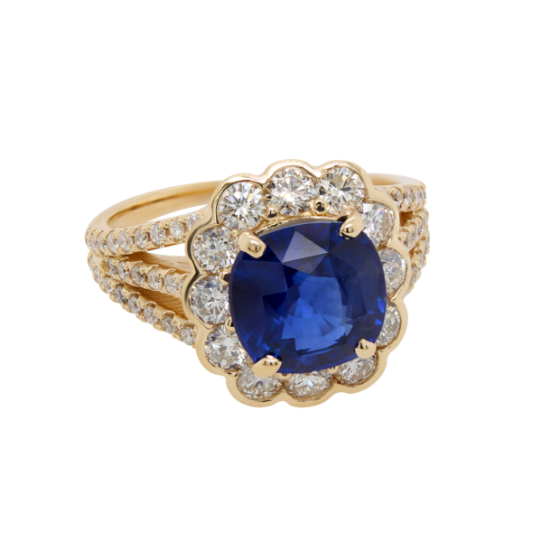 "Scalloped Style" Estate Sapphire Ring