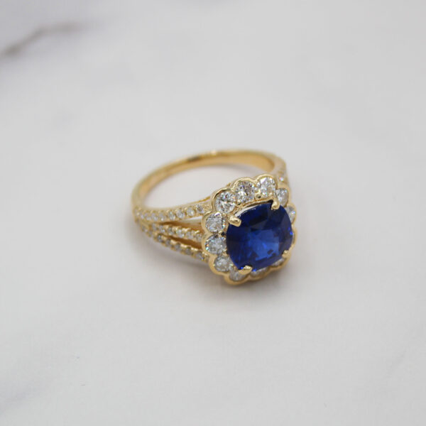 "Scalloped Style" Estate Sapphire Ring - Image 2