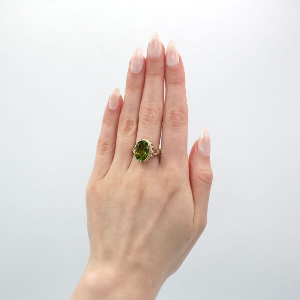 "Green Goodness" Vintage Peridot Ring - Image 3