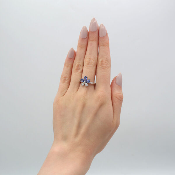 "Geranium" Estate Sapphire Ring - Image 3