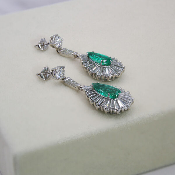 "Verdant" Vintage Emerald Earrings - Image 2