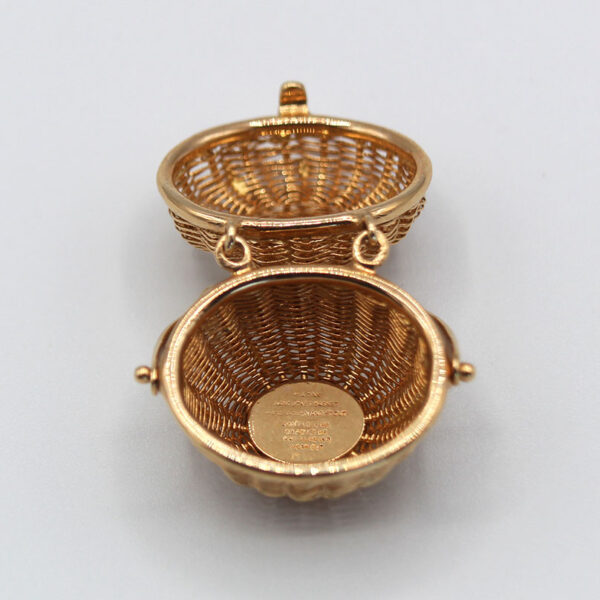 "Nantucket Basket" 14kt Gold Vintage Pendant - Image 4