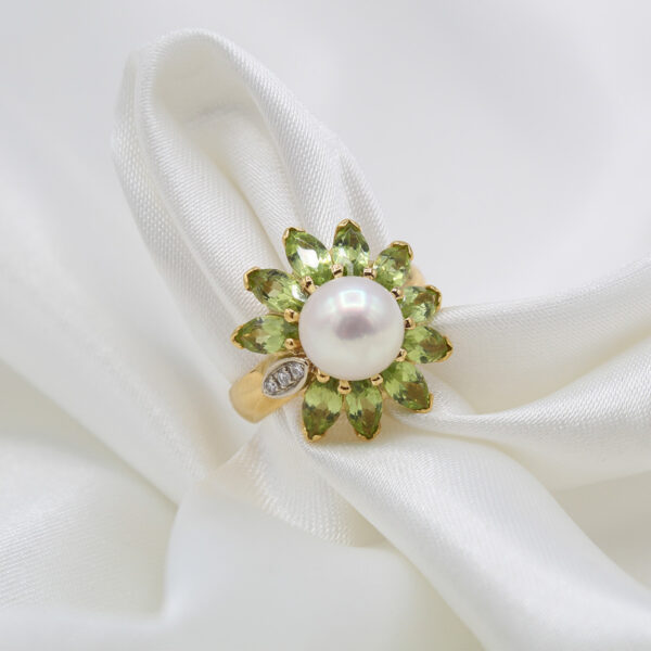 "Lively Lily" Vintage Peridot and Pearl Ring - Image 2