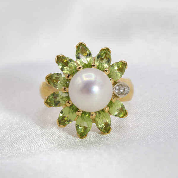 "Lively Lily" Vintage Peridot and Pearl Ring - Image 3