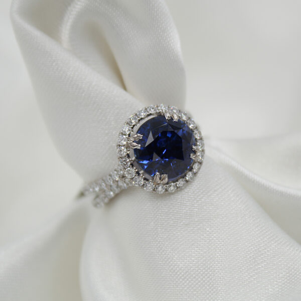 "Splendid" Estate Ceylon Sapphire Ring - Image 2