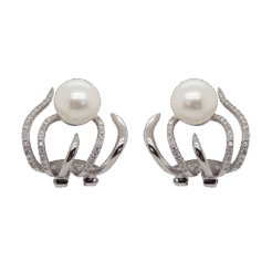 DABAKAROV Pearl Earrings