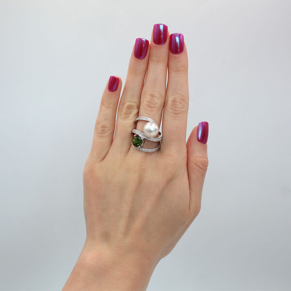 DABAKAROV Green Tourmaline and Pearl Ring - Image 3