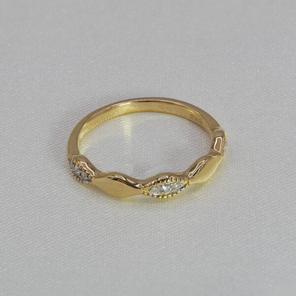 "Golden Wave" Diamond Band - Image 2