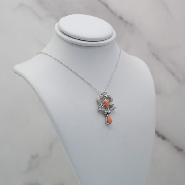 "Cascade" Vintage Coral Pendant - Image 3