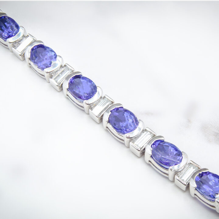 Tanzanite & Diamond Tennis Bracelet in White Gold with Oval Links - view 2