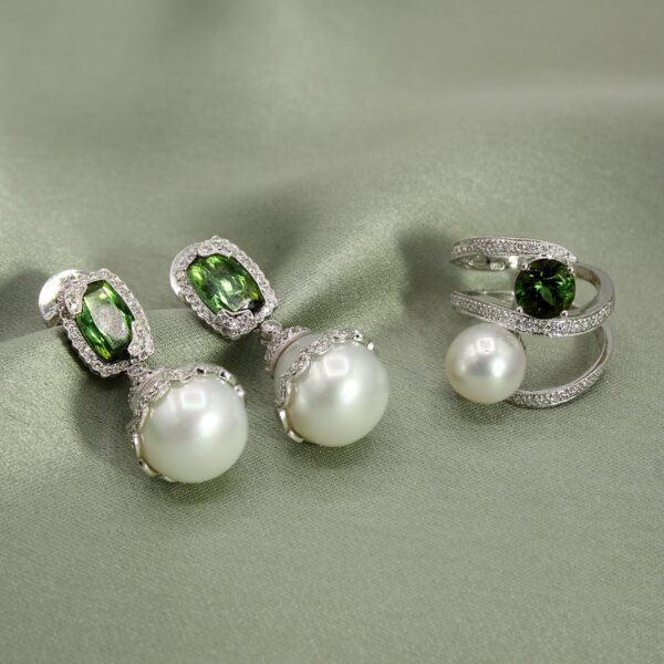 DABAKAROV Green Tourmaline and Pearl Ring - Image 2