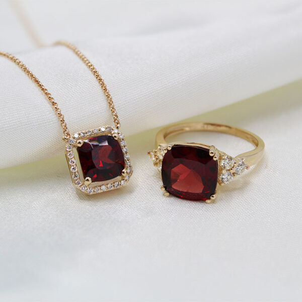 "Merlot" Garnet Pendant - Image 3